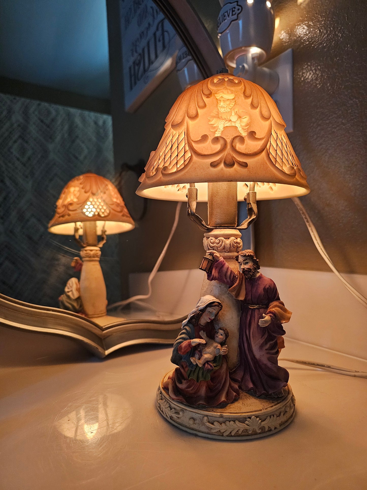 Nativity Scene Table Lamp -Vintage